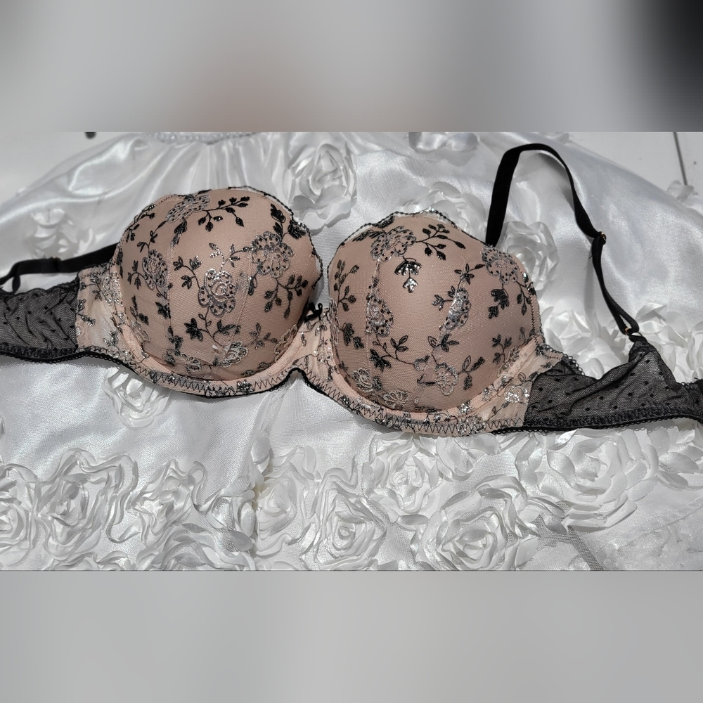 VICTORIA'S SECRET BRA 34DD